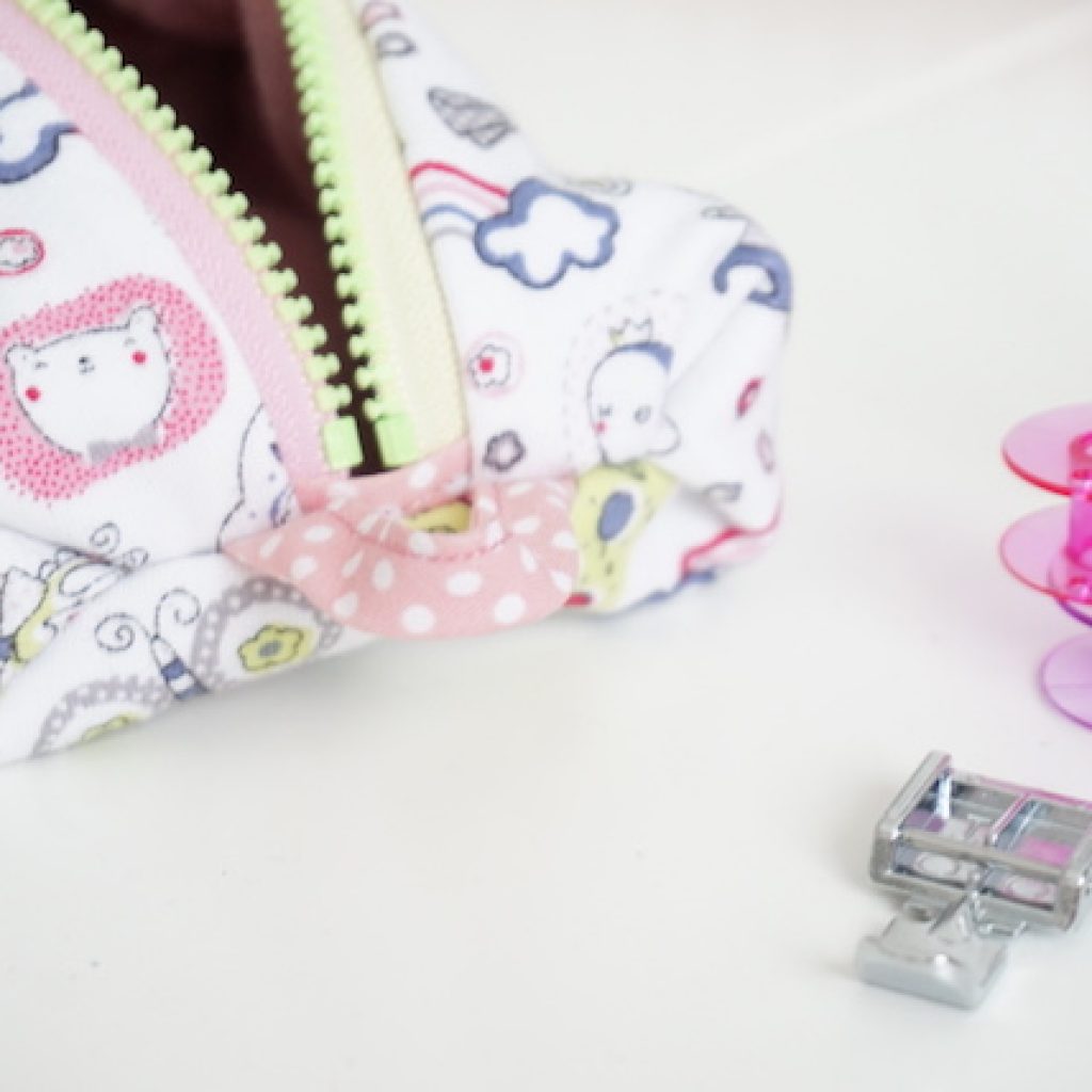 ÉTUI POUR ACCESSOIRES DE COUTURE