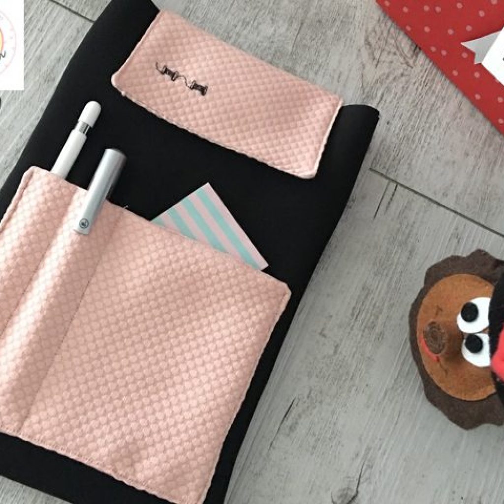 ETUI POUR TABLETTE A COMPARTIMENTS