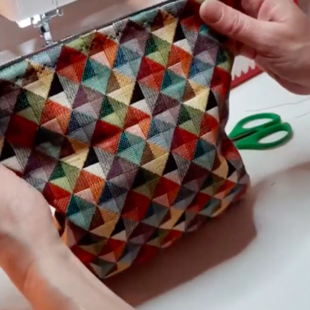 Trousse de toilette avec fermeture éclair (niveau moyen)